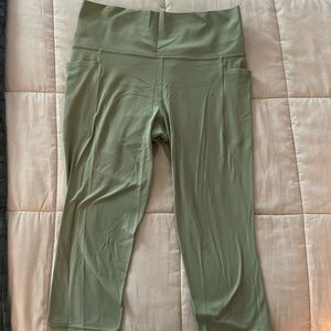 Athleta Salutation Stash Pocket Capri Large
